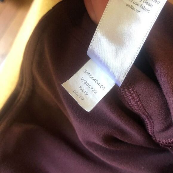 Athleta XXS Wine Colored Vitality Stash Pocket 7/8 Leggings - Picture 10 of 10
